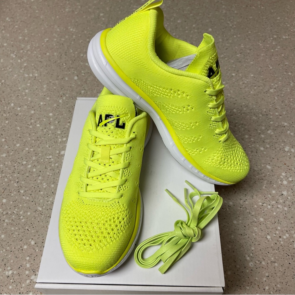 New In Box Women’s APL Athletic Propulsion Labs TechLoom Pro Size 8.5 Energy/Blk